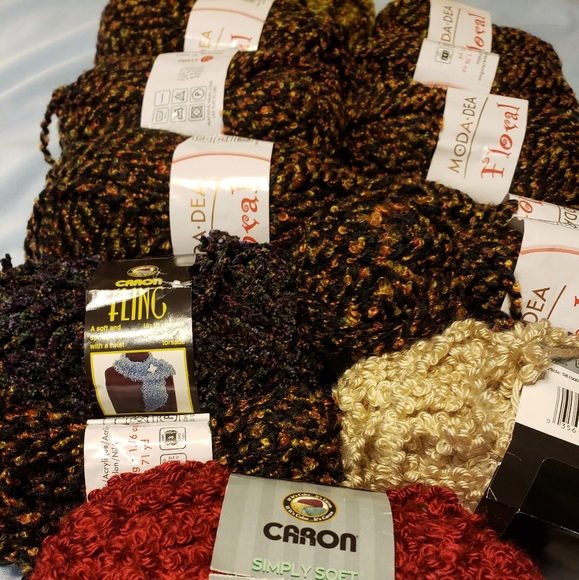 Multiple brands of yarn - Picture 2 of 4